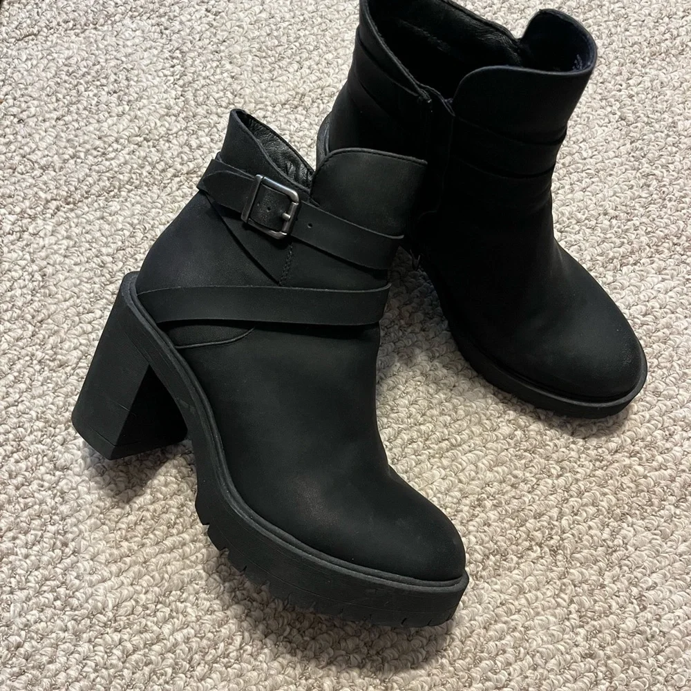 Wonderly Black Nessie Ankle Boots with Buckle Detail size 8 - Picture 1 of 6
